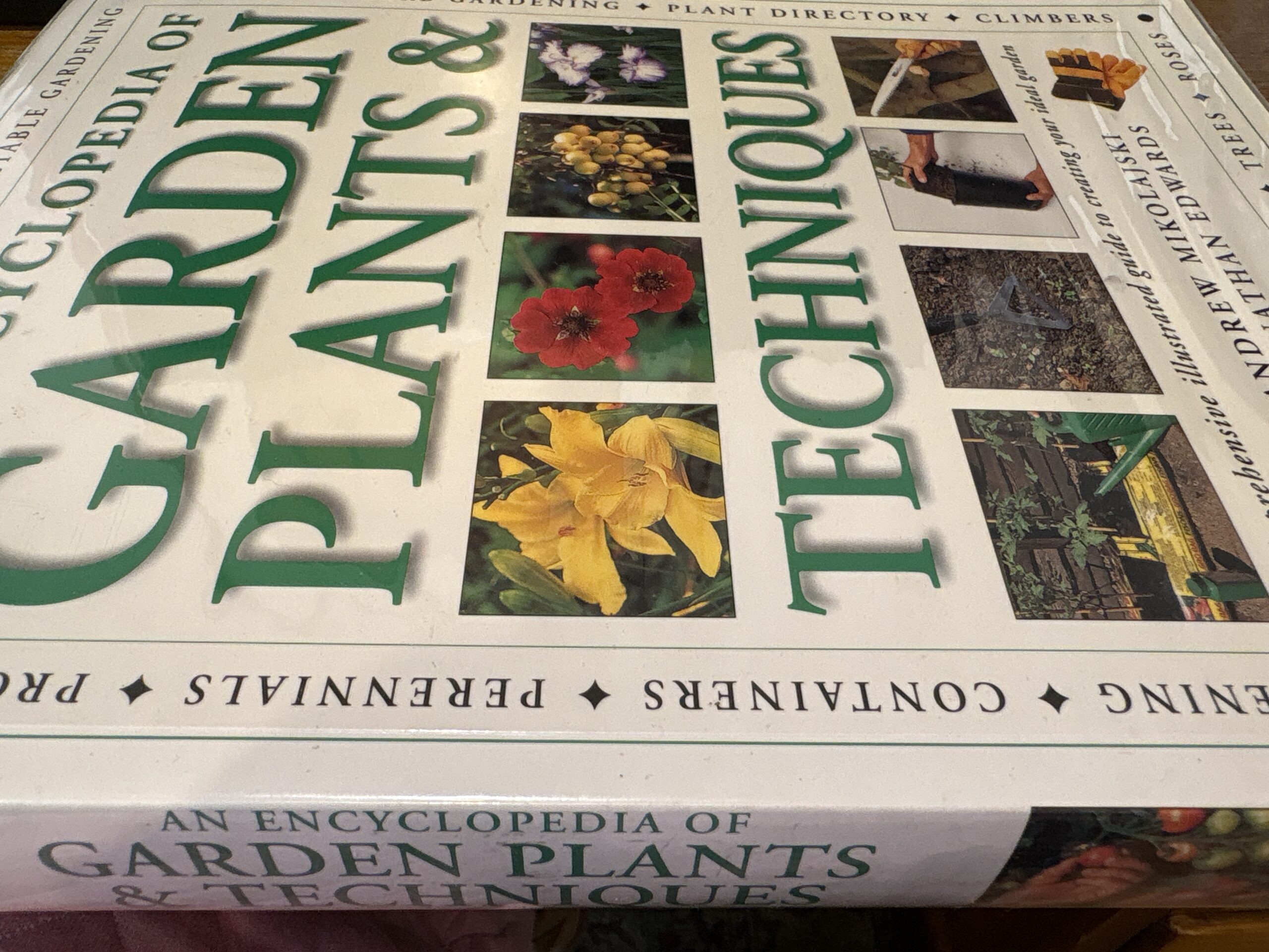 Encyclopedia Of Garden Plants & Techniques 2003 Encyclopedia Of Garden Plants & Techniques 2003 - Image 2